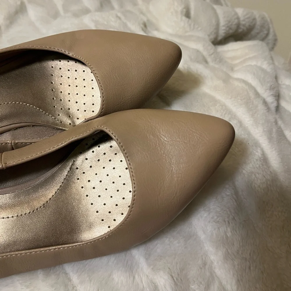 Lifestride Flex Spark 10M Nude Leather Kitten Wedge Workwear Office Summer Work